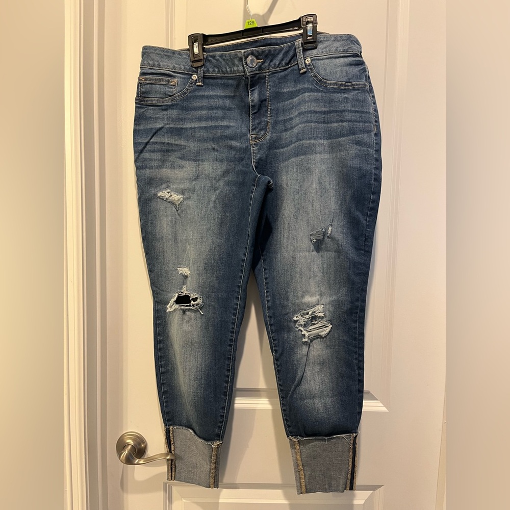 Maurices Women’s Skinny  Ankle Cropped Distressed  Blue Jeans Size XL SHORT